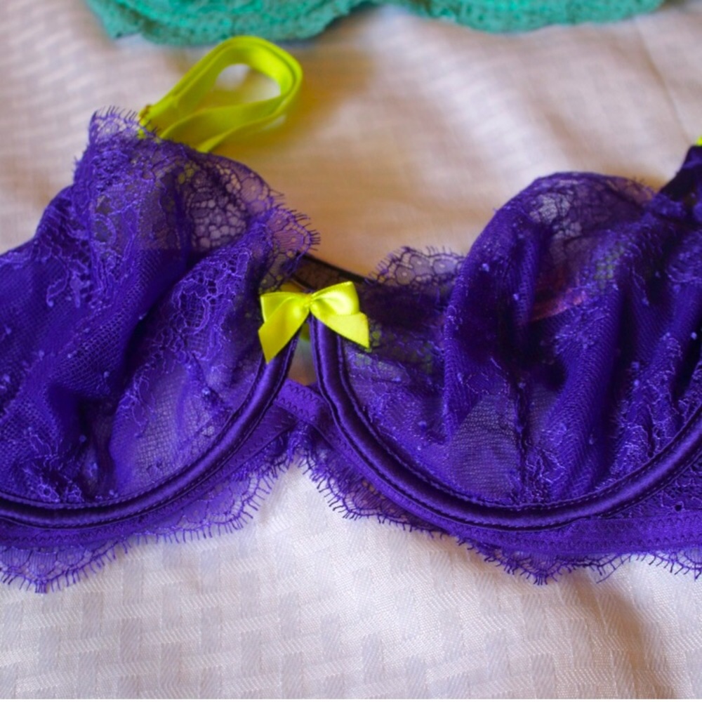 VS DREAM ANGELS UNLINED DEMI BRAS ASST COLORS&SZE